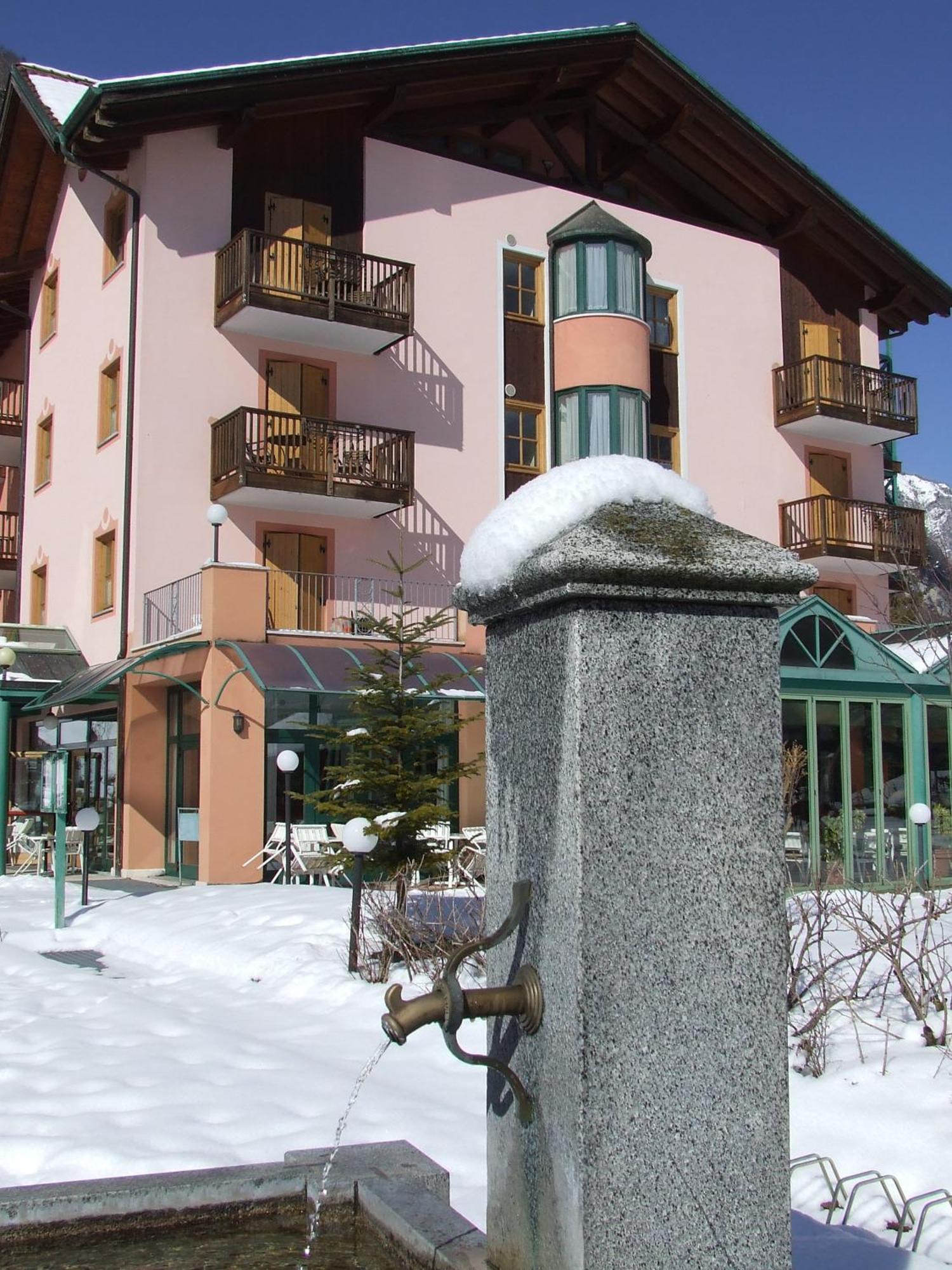 Club Hotel Tenno Bagian luar foto