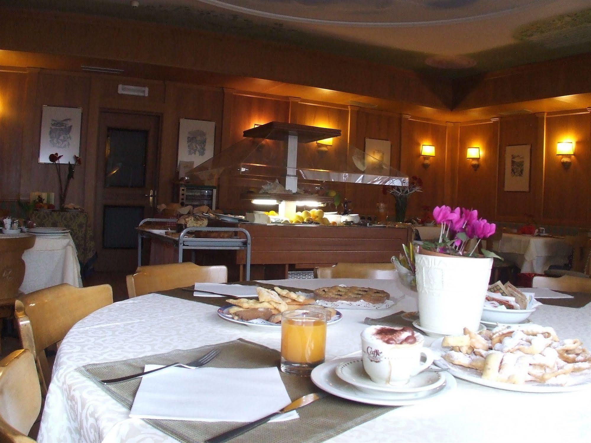 Club Hotel Tenno Bagian luar foto